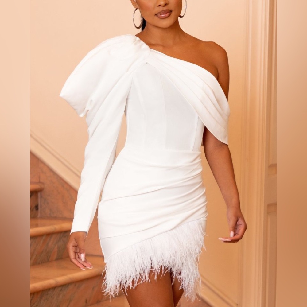 NEW Club L RSVP Ivory Asymmetric Volume Sleeve Draped Feather Mini Dress US 8 - Picture 2 of 9